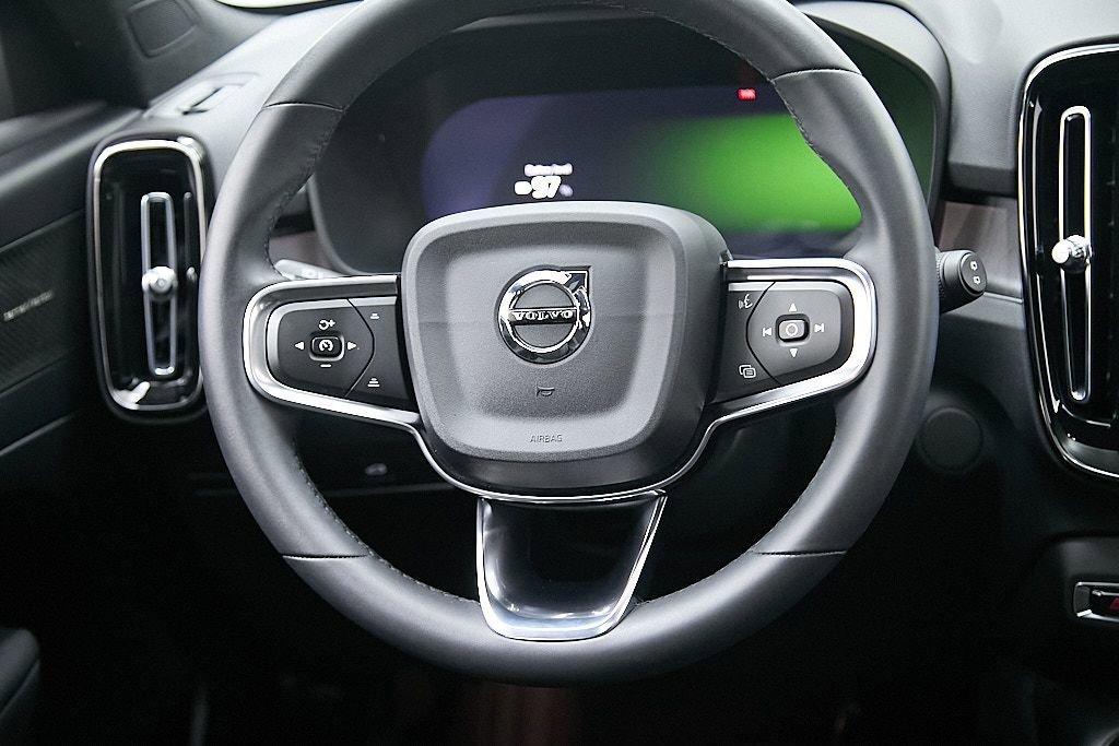 Certified 2023 Volvo XC40 Recharge Ultimate w/ Protection Package Premier image 25