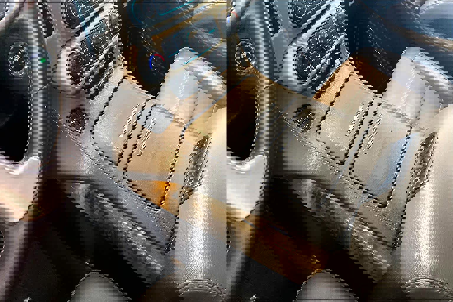 Used 2017 GMC Yukon Denali w/ Open Road Package image 16