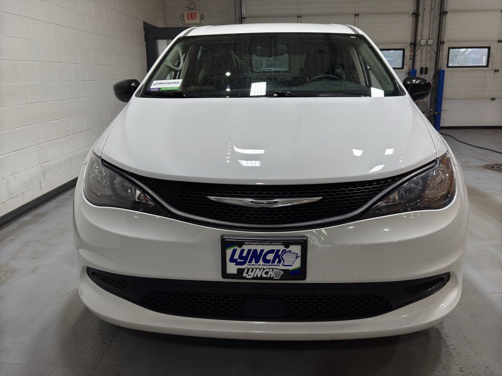 Used 2024 Chrysler Voyager LX image 8
