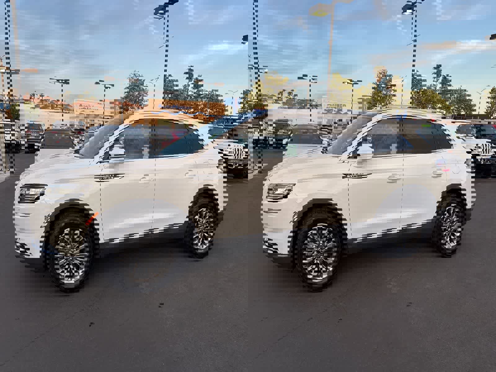 Used 2022 Lincoln Nautilus Reserve w/ Luxury Package FWD image 4