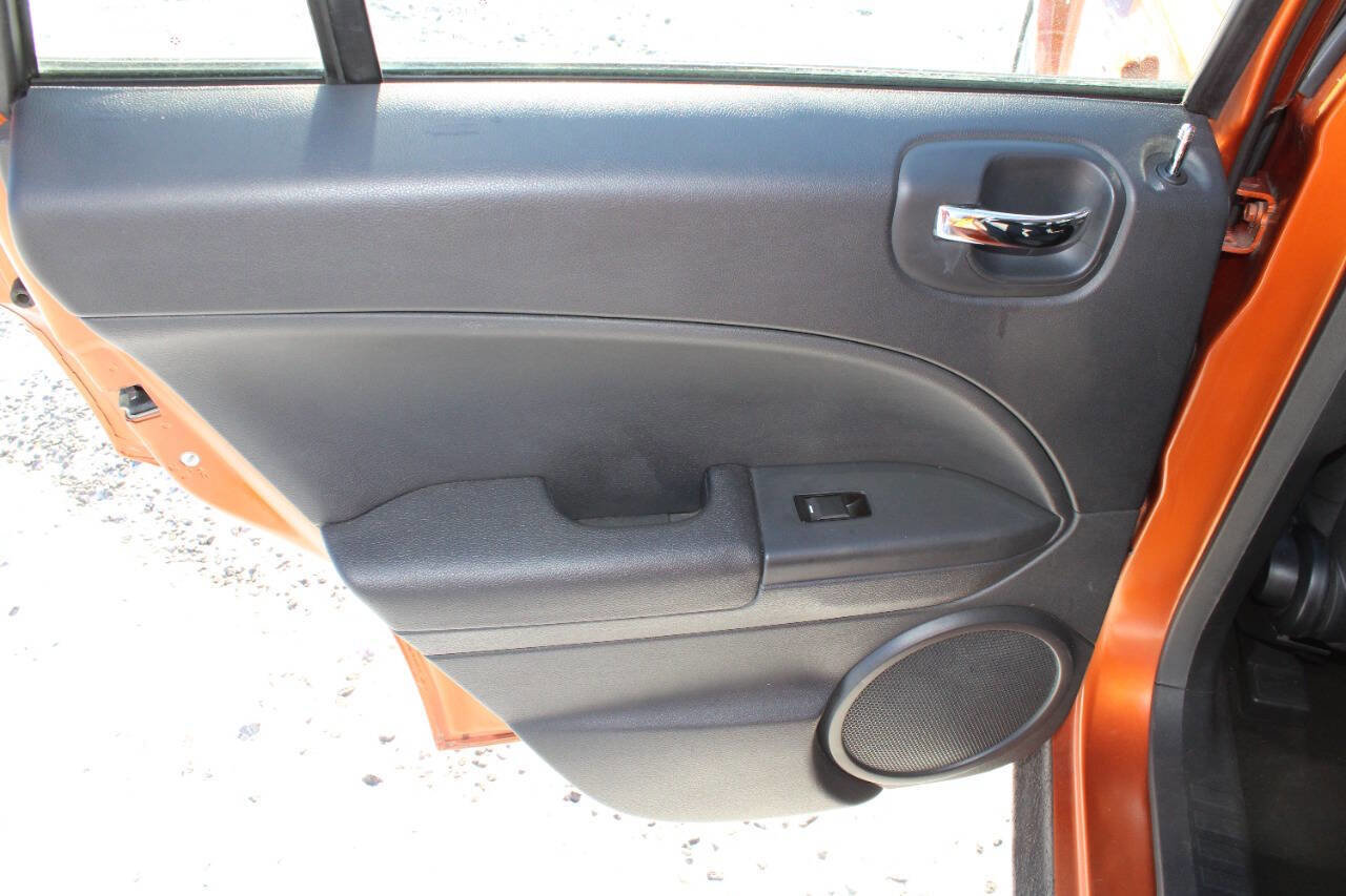 Used 2011 Dodge Caliber Heat w/ Premium Sound Group image 21