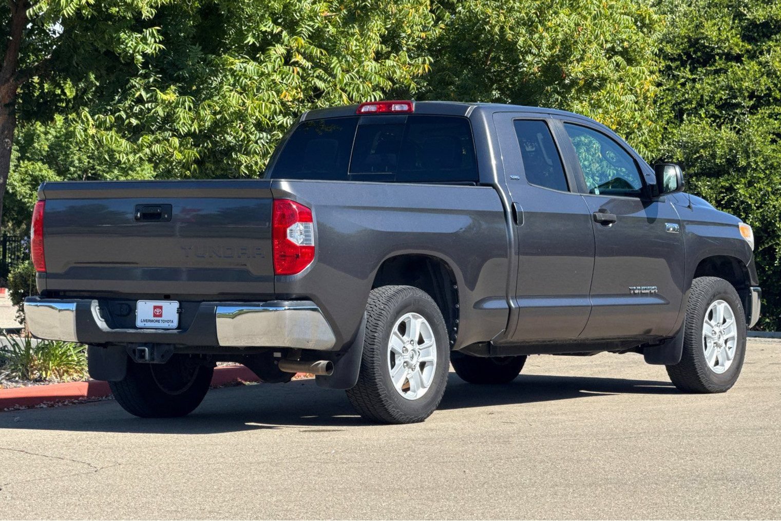 Used 2015 Toyota Tundra SR5 w/ SR5 Upgrade Package RWD image 4