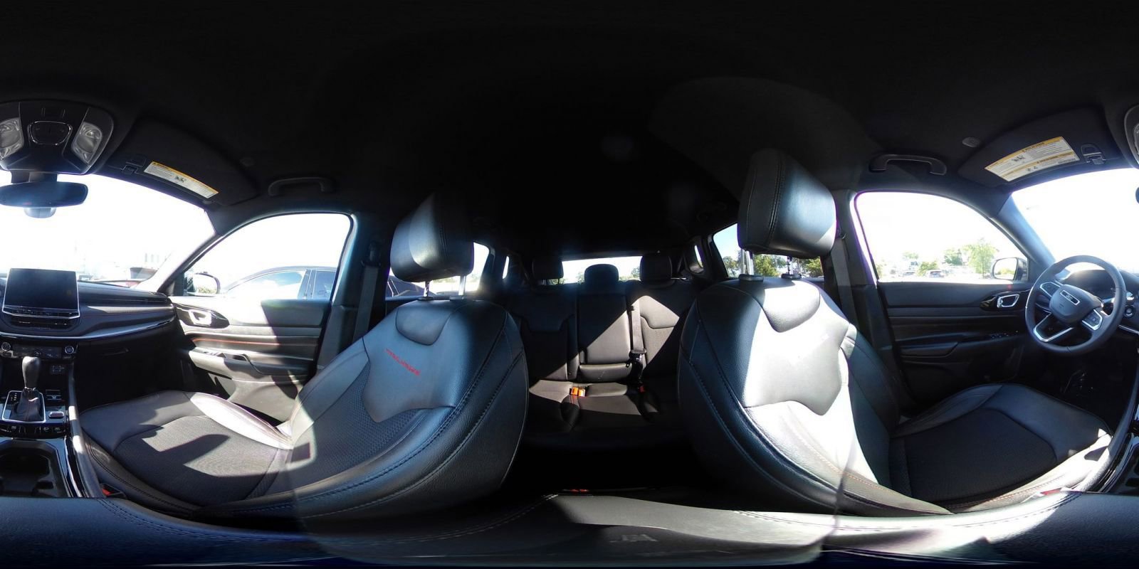 Used 2025 Jeep Compass Trailhawk image 41