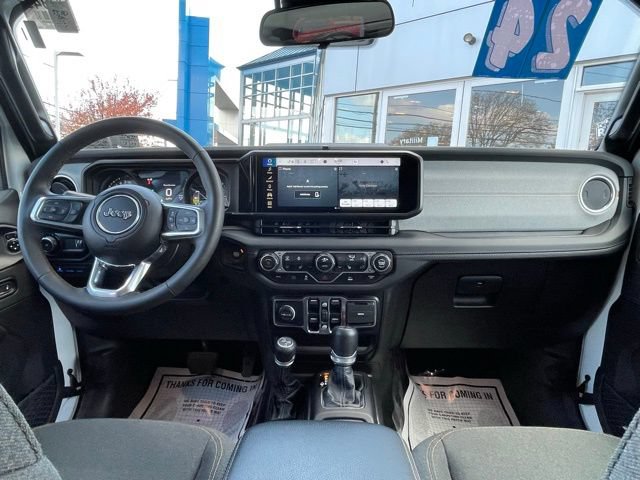 Used 2024 Jeep Wrangler Unlimited Sahara AWD/4WD image 2