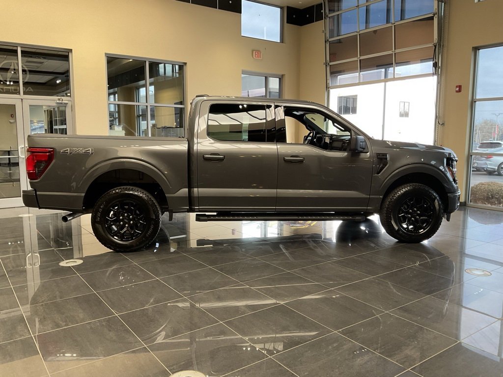 Used 2024 Ford F150 XLT w/ XLT Black Appearance Package image 8