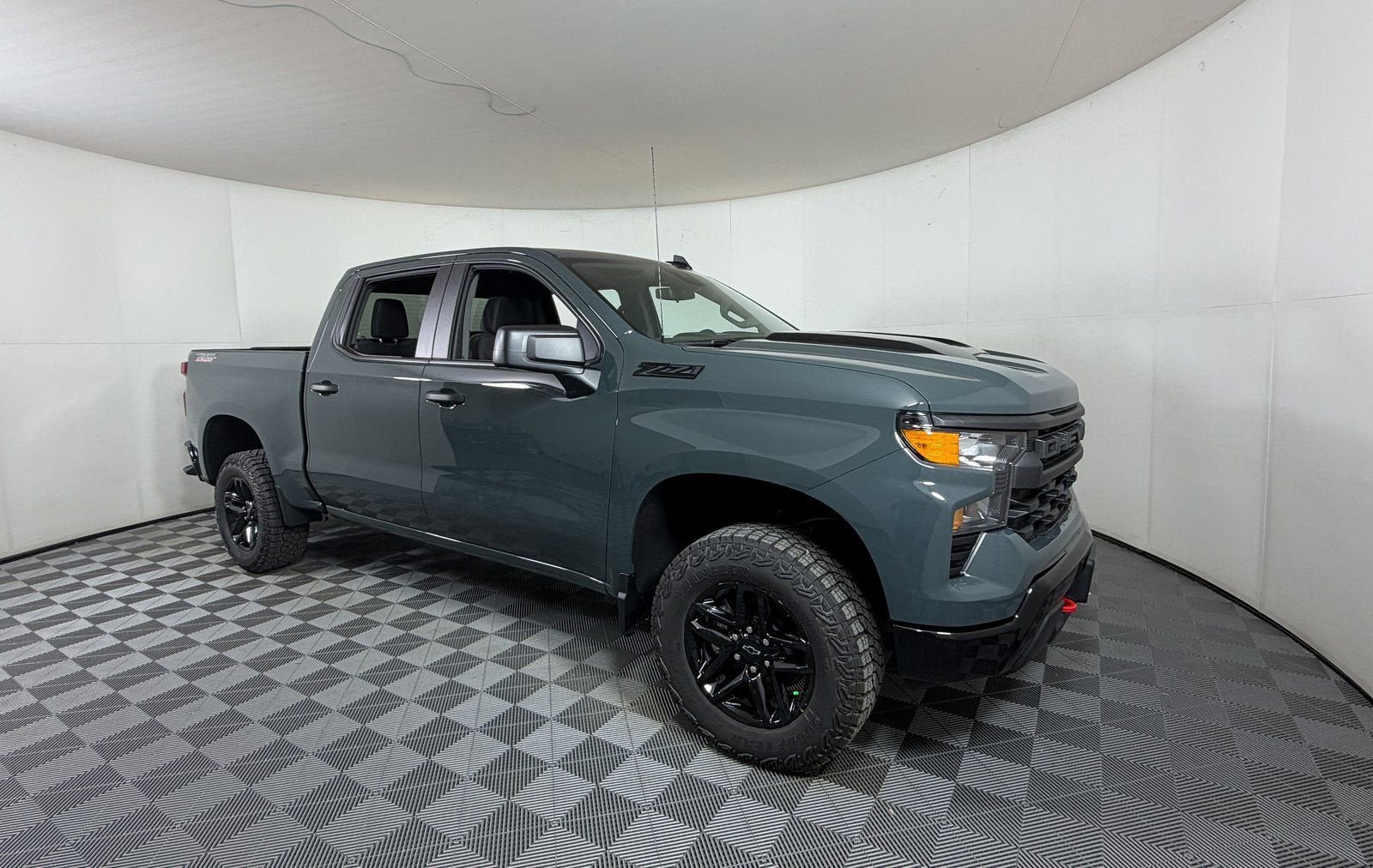 New 2026 Chevrolet Silverado 1500 Custom Trail Boss w/ LPO, Dark Essentials Package