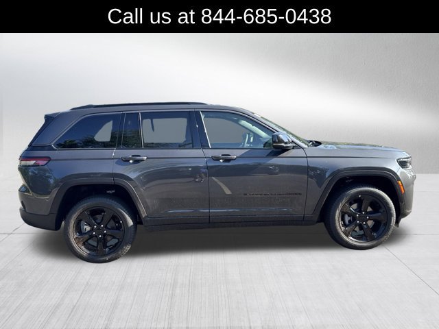 New 2026 Jeep Grand Cherokee Limited w/ Limited Altitude Package AWD/4WD image 4