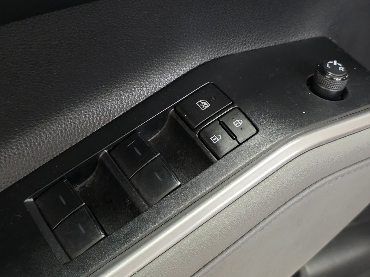 Certified 2023 Toyota Highlander LE image 24