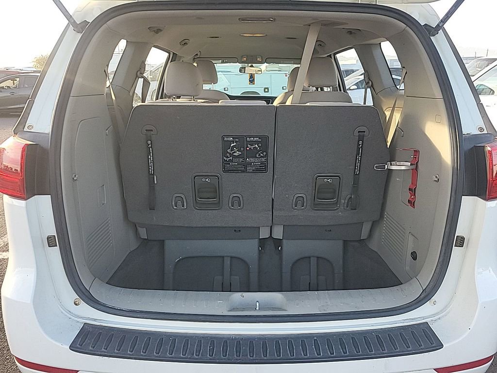 Used 2018 Kia Sedona L image 12