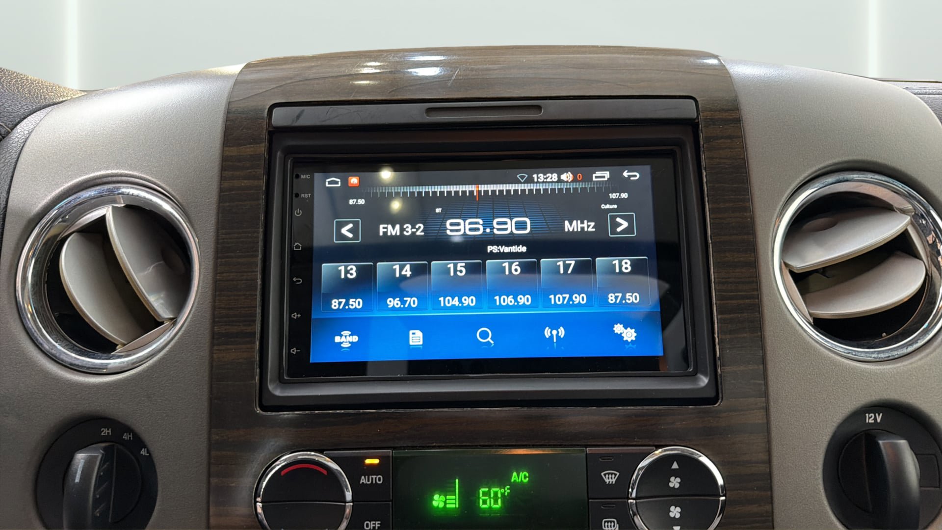 Used 2008 Lincoln Mark LT 4x4 image 24