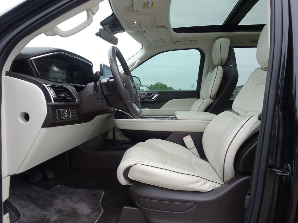 Used 2023 Lincoln Navigator L Black Label AWD/4WD image 8