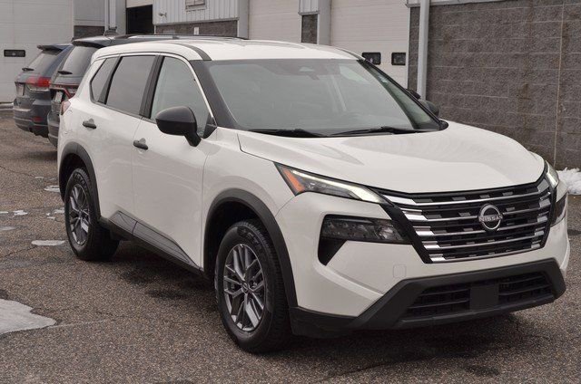 Used 2024 Nissan Rogue S video 2