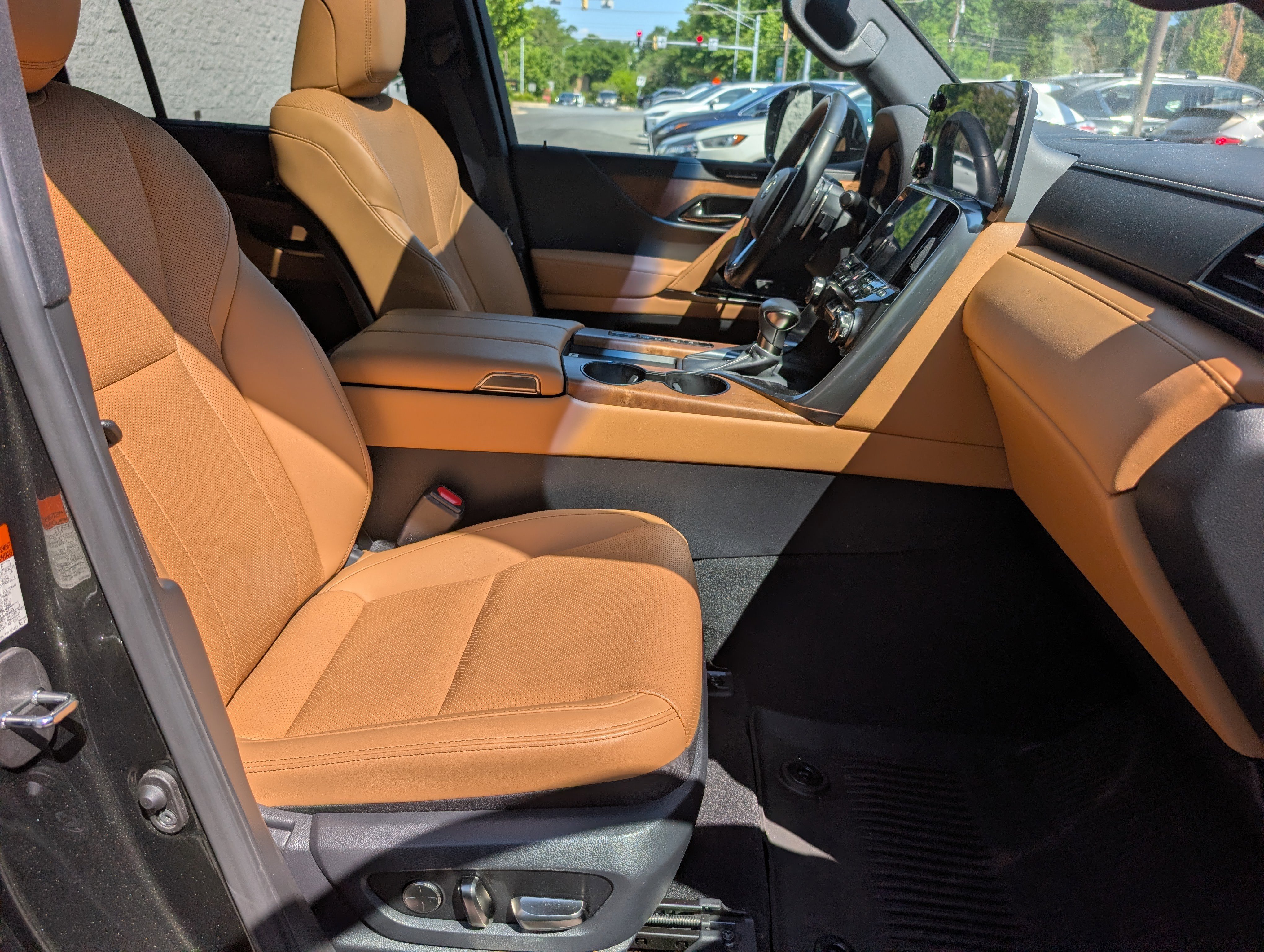 Used 2024 Lexus LX 600 4WD w/ Appearance Package image 10