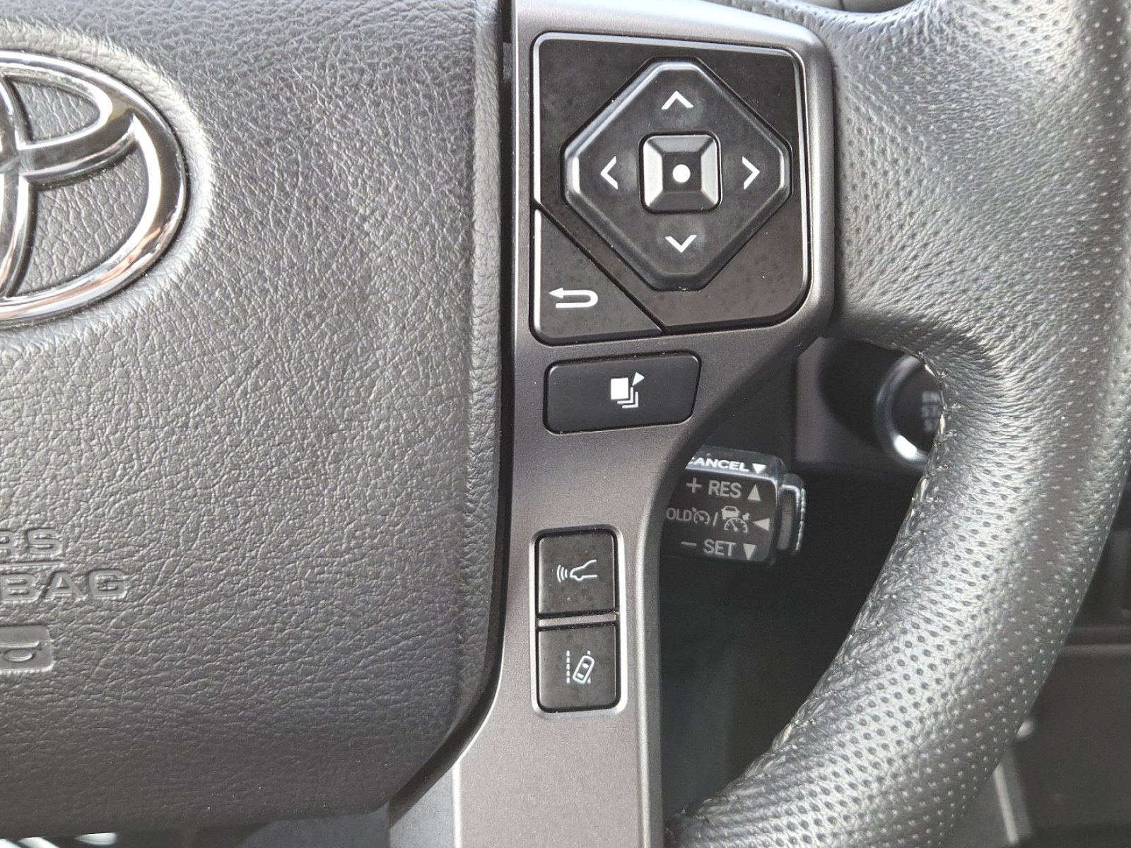 Used 2021 Toyota Tacoma TRD Off-Road image 9