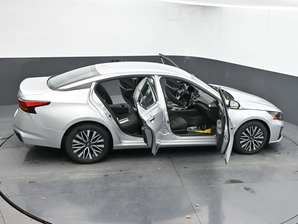 Used 2024 Nissan Altima 2.5 SV FWD image 60