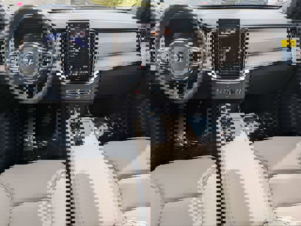 Used 2026 Volvo XC90 B6 Plus w/ Protection Package Premier AWD/4WD image 17