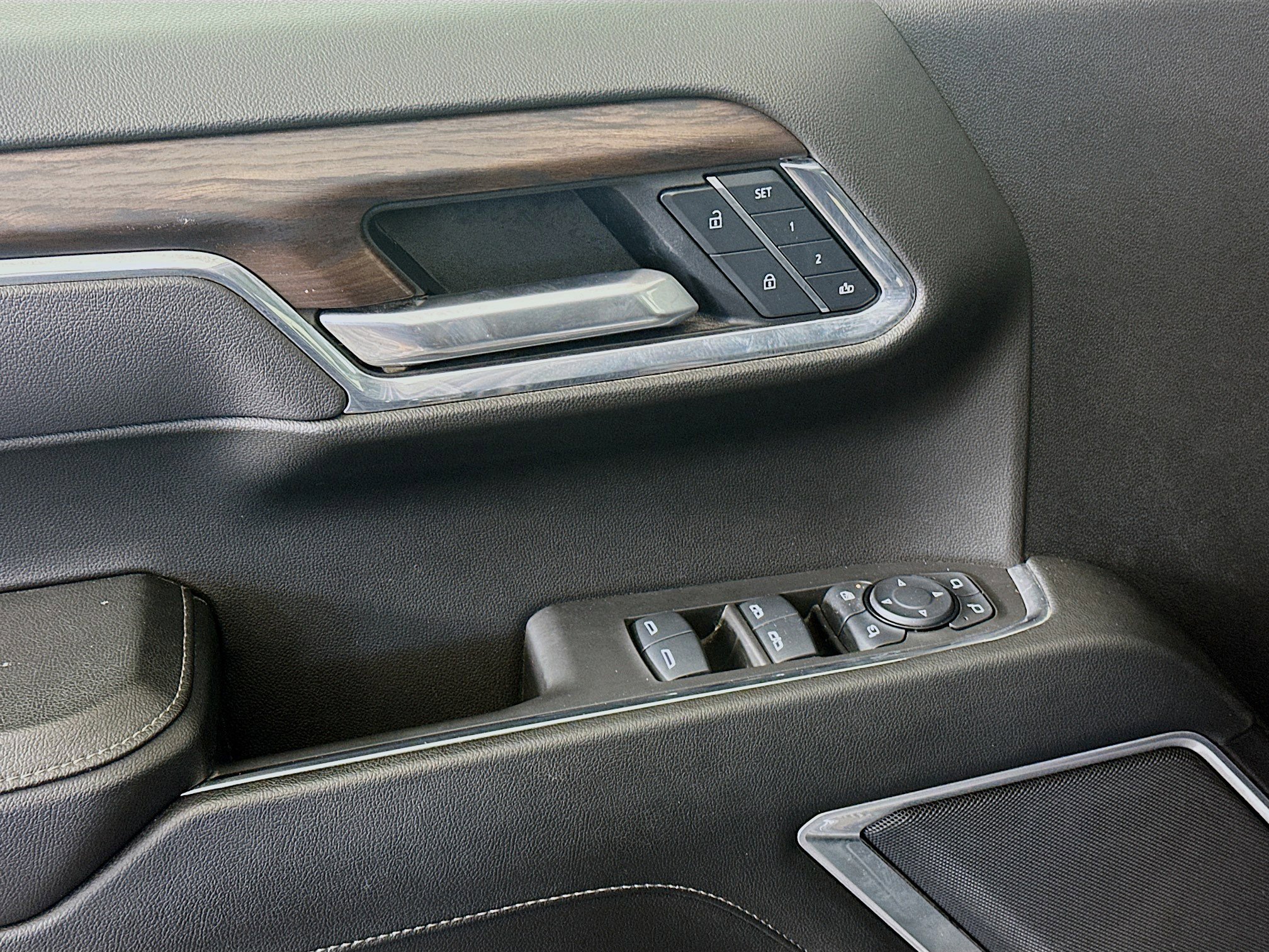 Used 2025 GMC Sierra 1500 SLT image 15