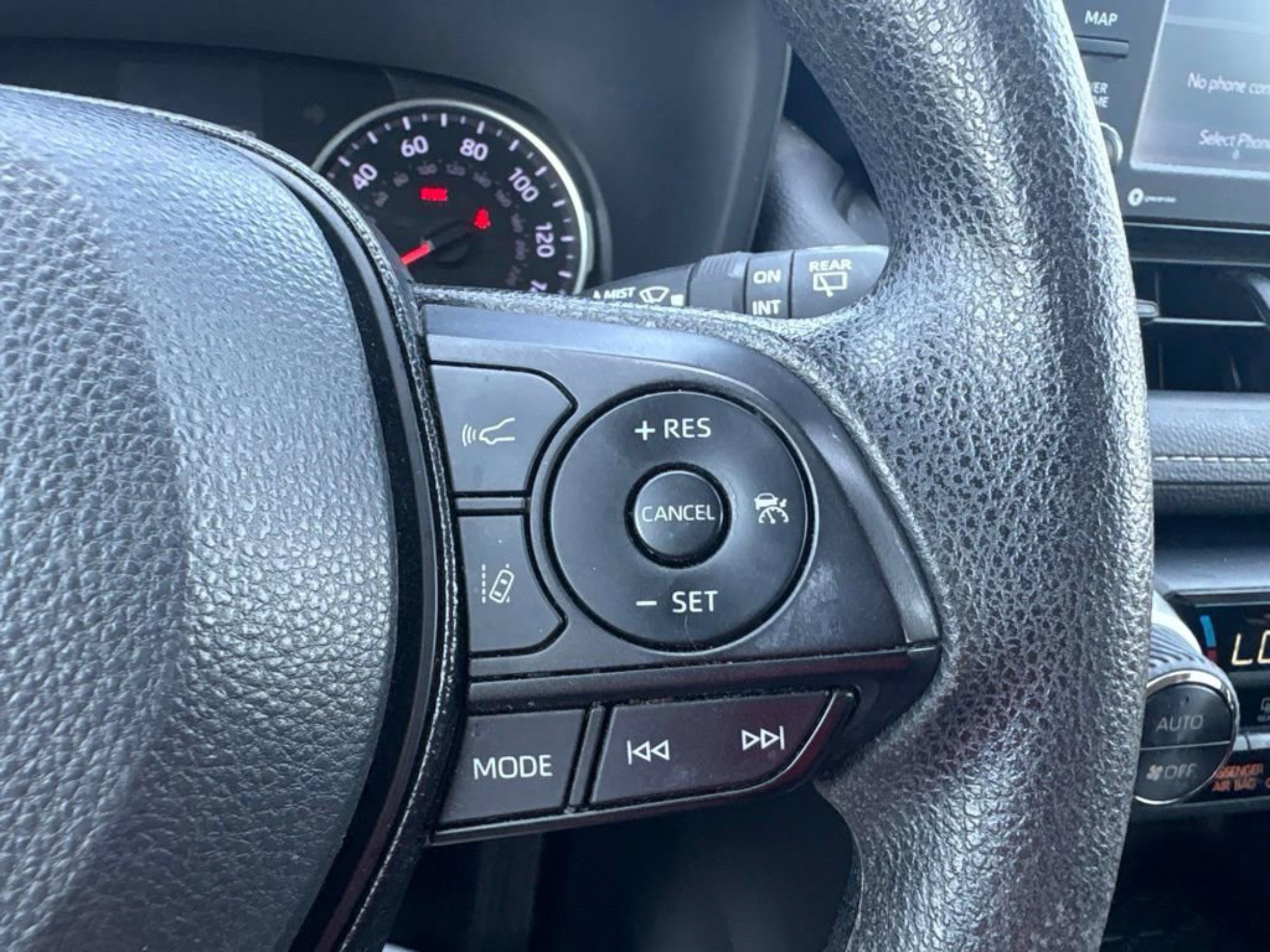 Used 2021 Toyota RAV4 XLE w/ Convenience Package FWD image 10