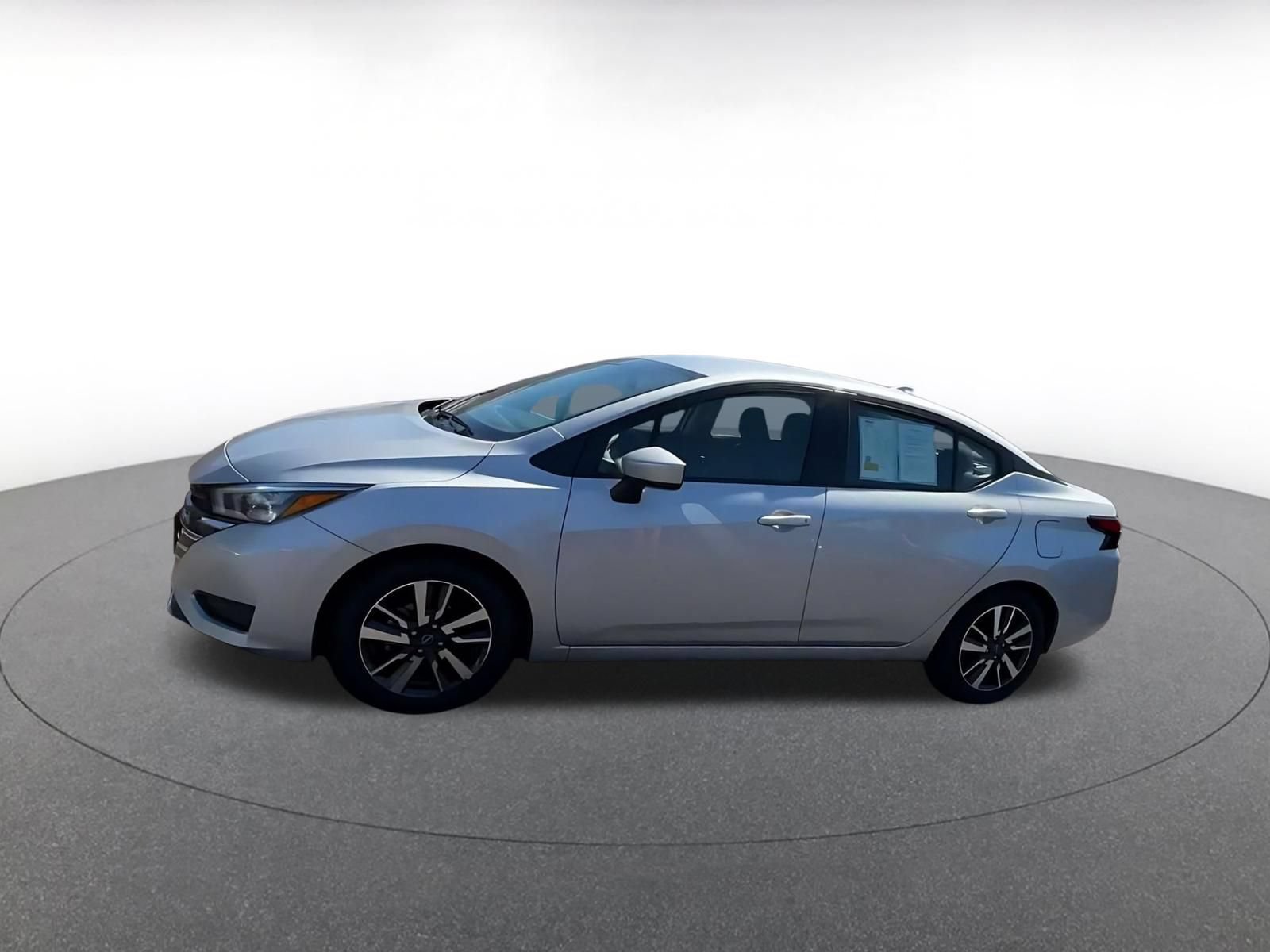 Used 2025 Nissan Versa SV FWD image 7