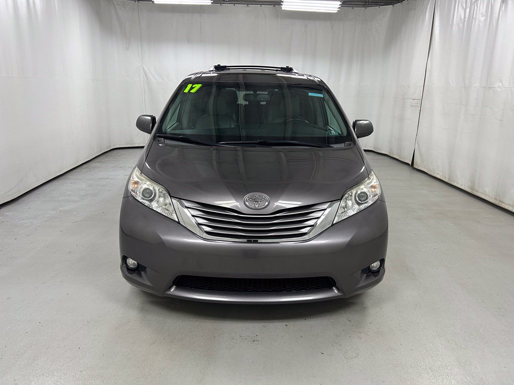 Used 2017 Toyota Sienna XLE w/ XLE Navigation Package FWD image 3