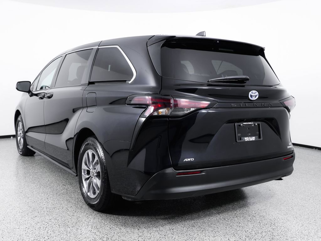 Used 2023 Toyota Sienna LE AWD/4WD image 7