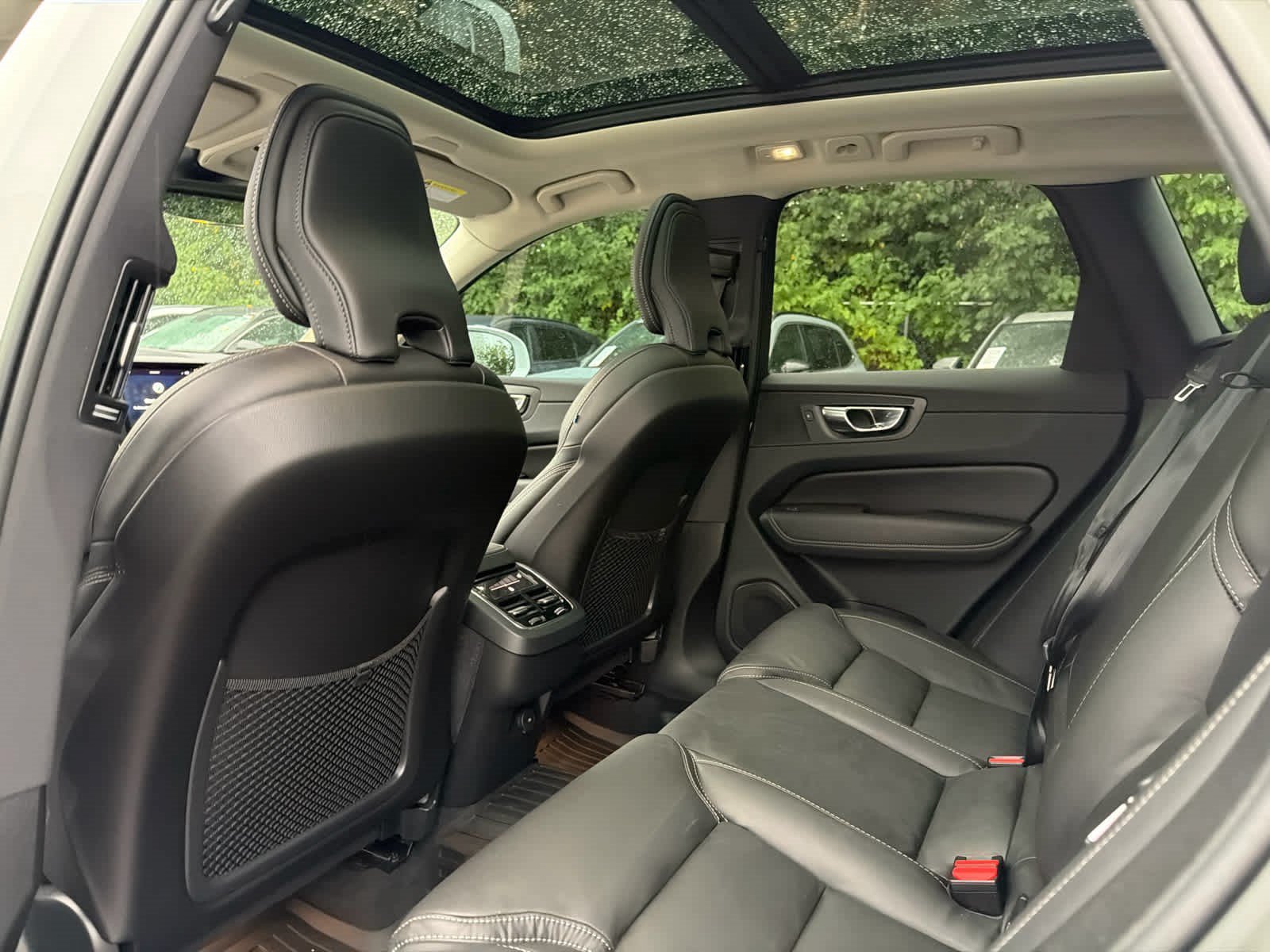 Used 2022 Volvo XC60 B6 Inscription w/ Advanced Package AWD/4WD image 7