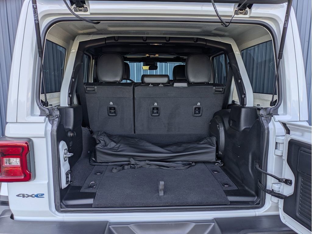 Used 2021 Jeep Wrangler Unlimited Rubicon 4xe w/ Cold Weather Group AWD/4WD image 8