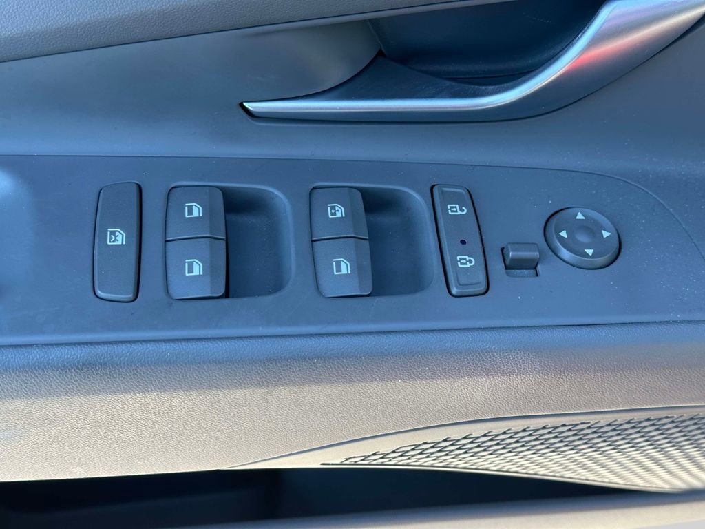 Used 2023 Hyundai Elantra SEL w/ Convenience Package FWD image 18