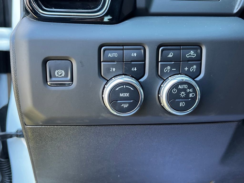 Used 2025 GMC Sierra 2500 AT4 image 22
