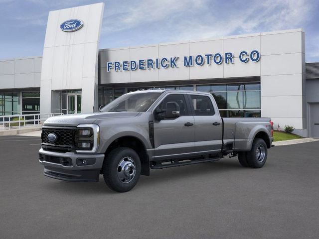 New 2026 Ford F350 4x4 Crew Cab DRW Super Duty image 1