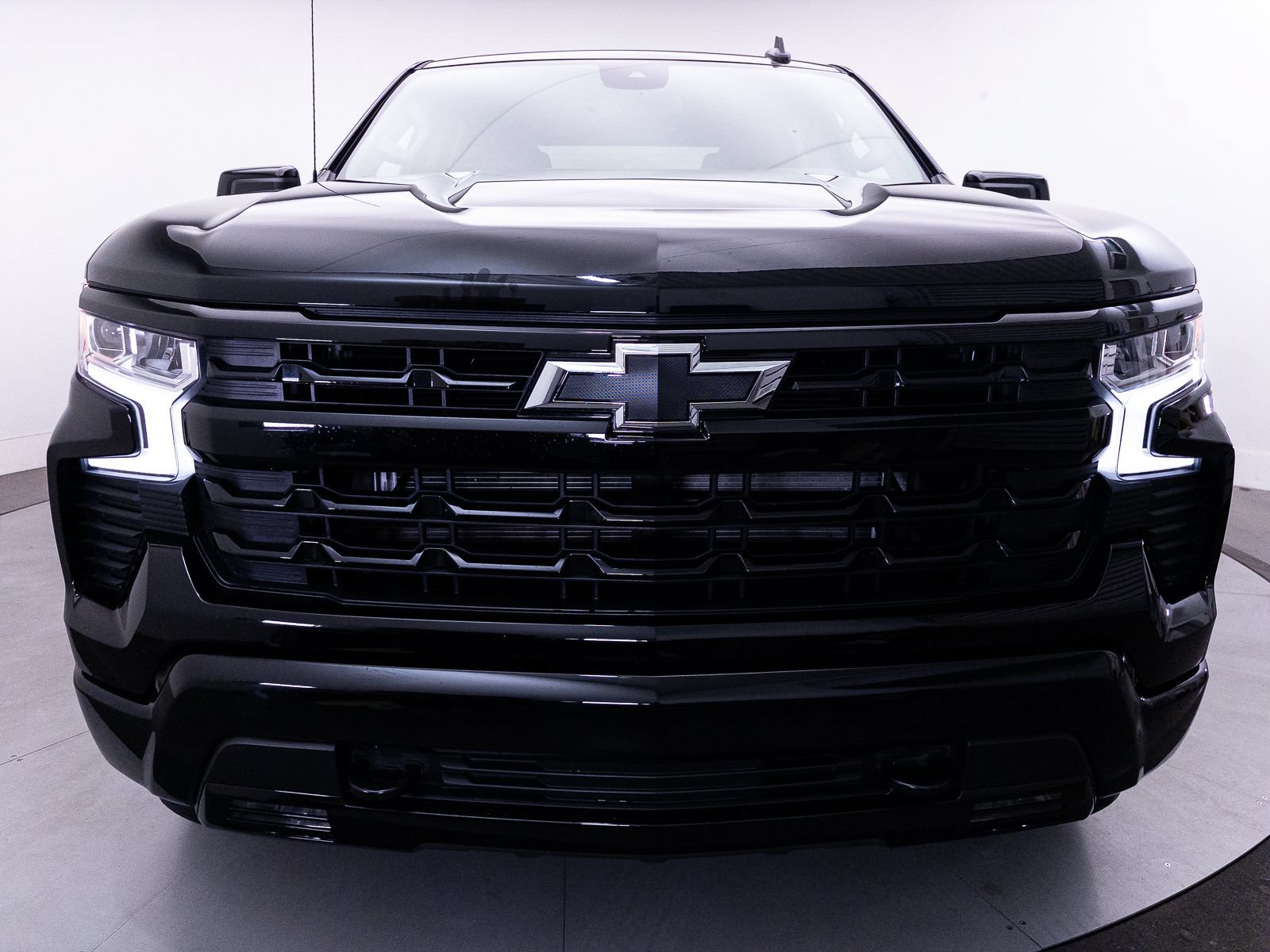 Used 2025 Chevrolet Silverado 1500 RST AWD/4WD image 14