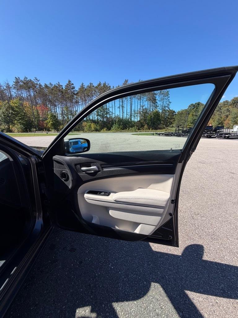 Used 2017 Chrysler 300 Limited w/ Value Package AWD/4WD image 20