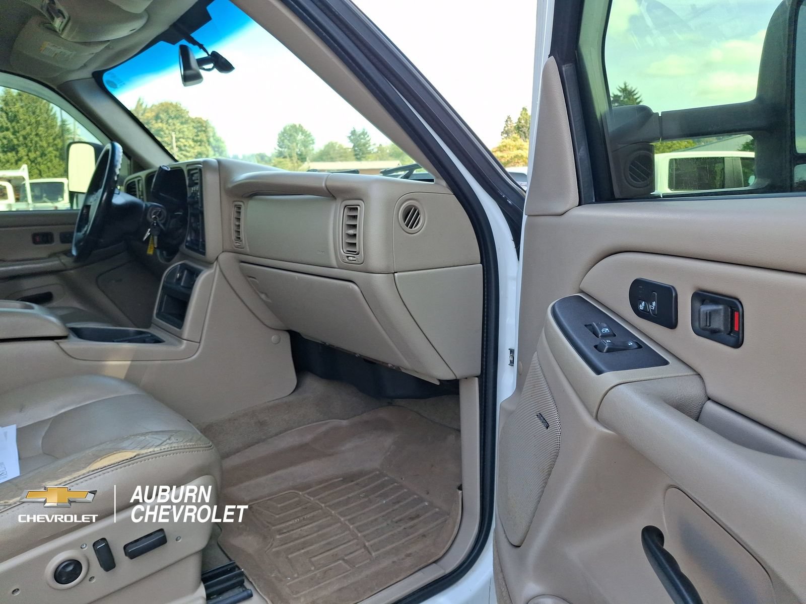 Used 2005 Chevrolet Silverado 2500 LT w/ Heavy-Duty Power Package AWD/4WD image 19