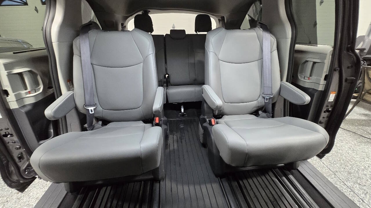 Used 2024 Toyota Sienna XLE w/ XLE Plus Package AWD/4WD image 29