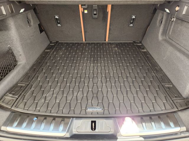 Used 2026 Jaguar F-PACE R-Dynamic S image 23