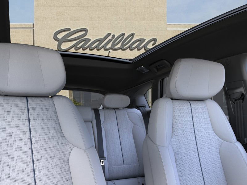 New 2025 Cadillac Optiq Luxury 2 image 24