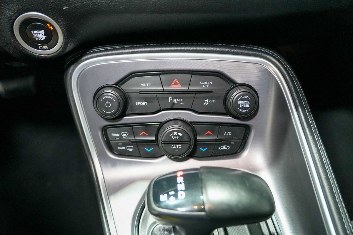 Used 2020 Dodge Challenger SXT w/ Driver Convenience Group RWD image 15