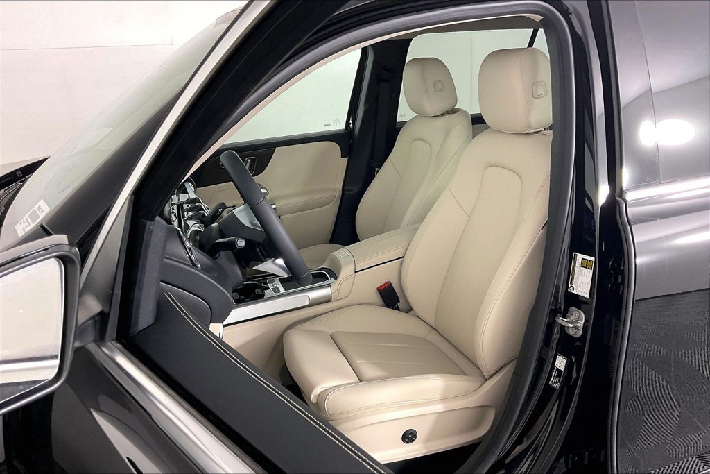 New 2026 Mercedes-Benz GLB 250 4MATIC image 9