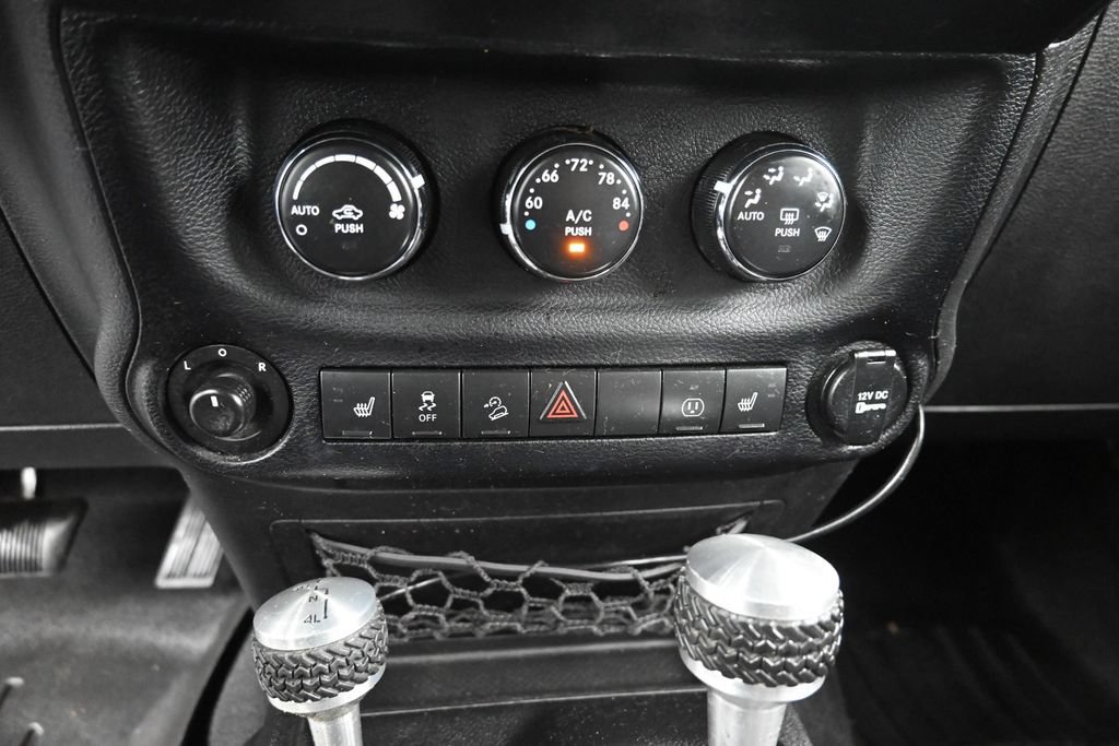 Used 2014 Jeep Wrangler Unlimited Sahara w/ Connectivity Group AWD/4WD image 20