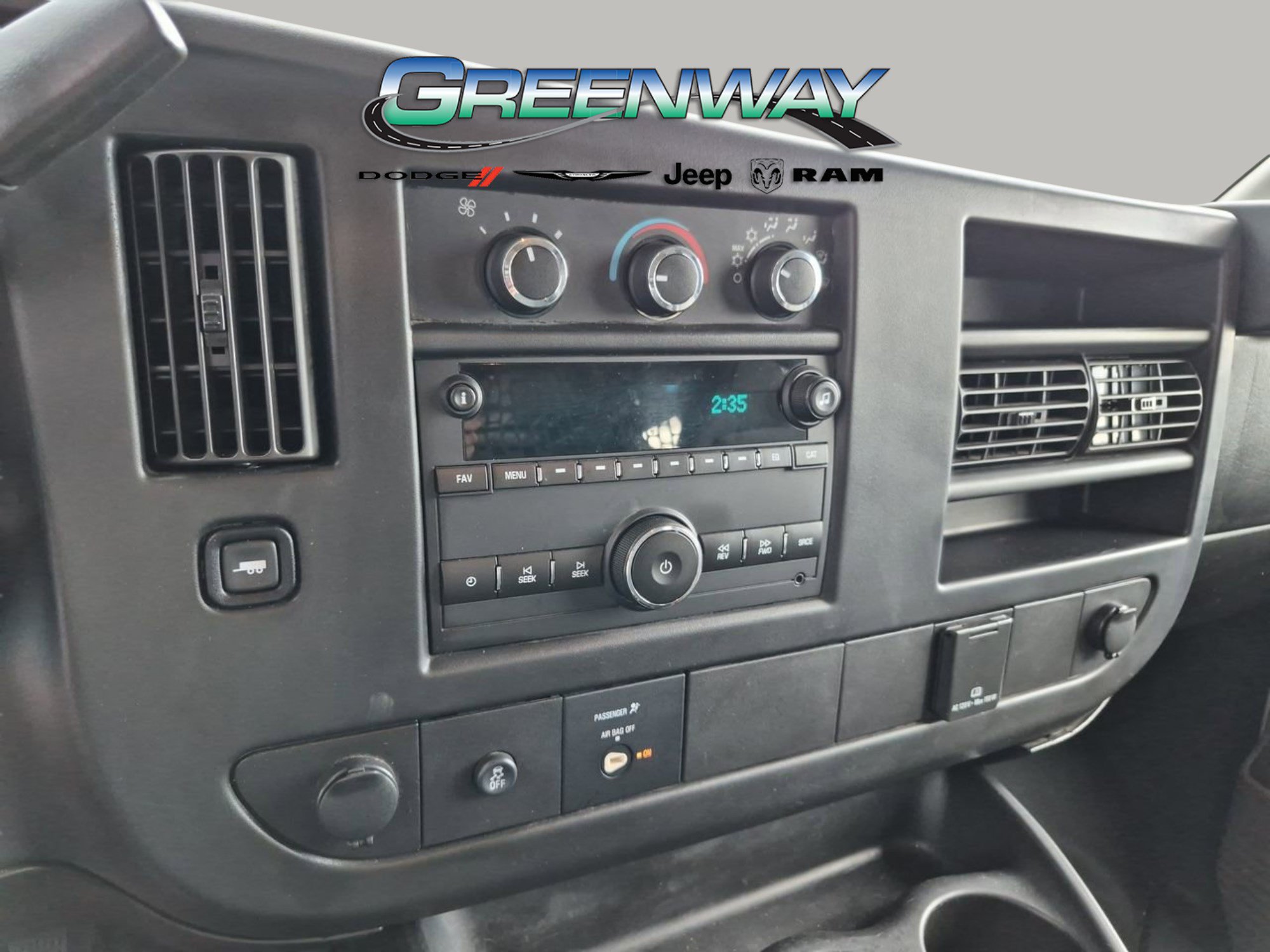 Used 2017 Chevrolet Express 2500 RWD image 17