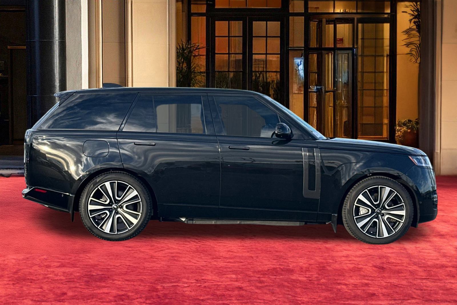 New 2025 Land Rover Range Rover SE image 9