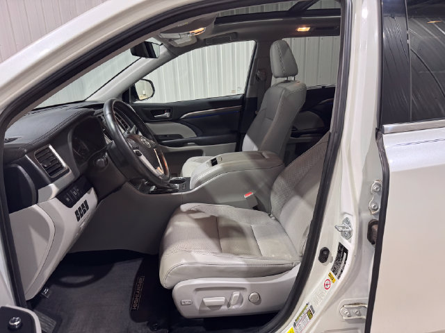 Used 2018 Toyota Highlander Limited Platinum AWD/4WD image 10