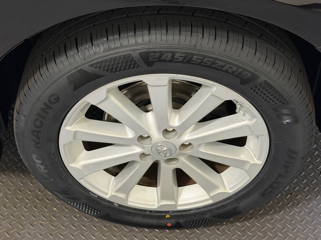 Used 2012 Toyota Venza LE FWD image 16