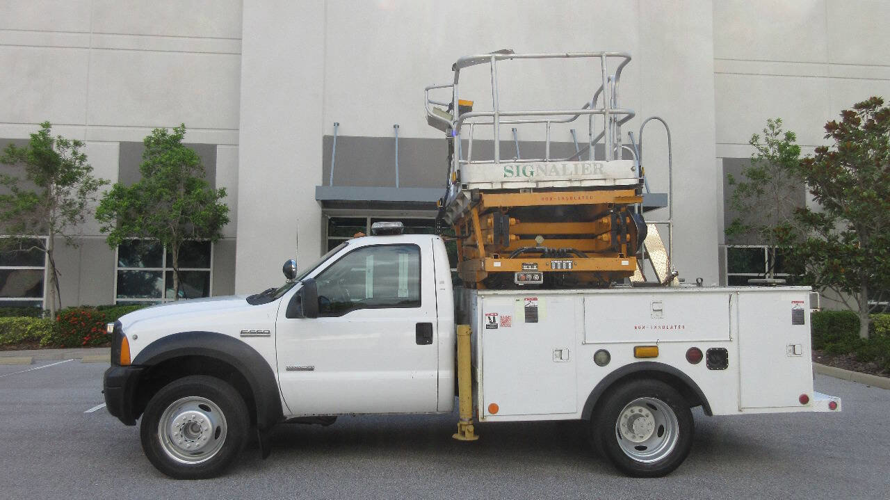 Used 2007 Ford F550 2WD Regular Cab Super Duty image 2