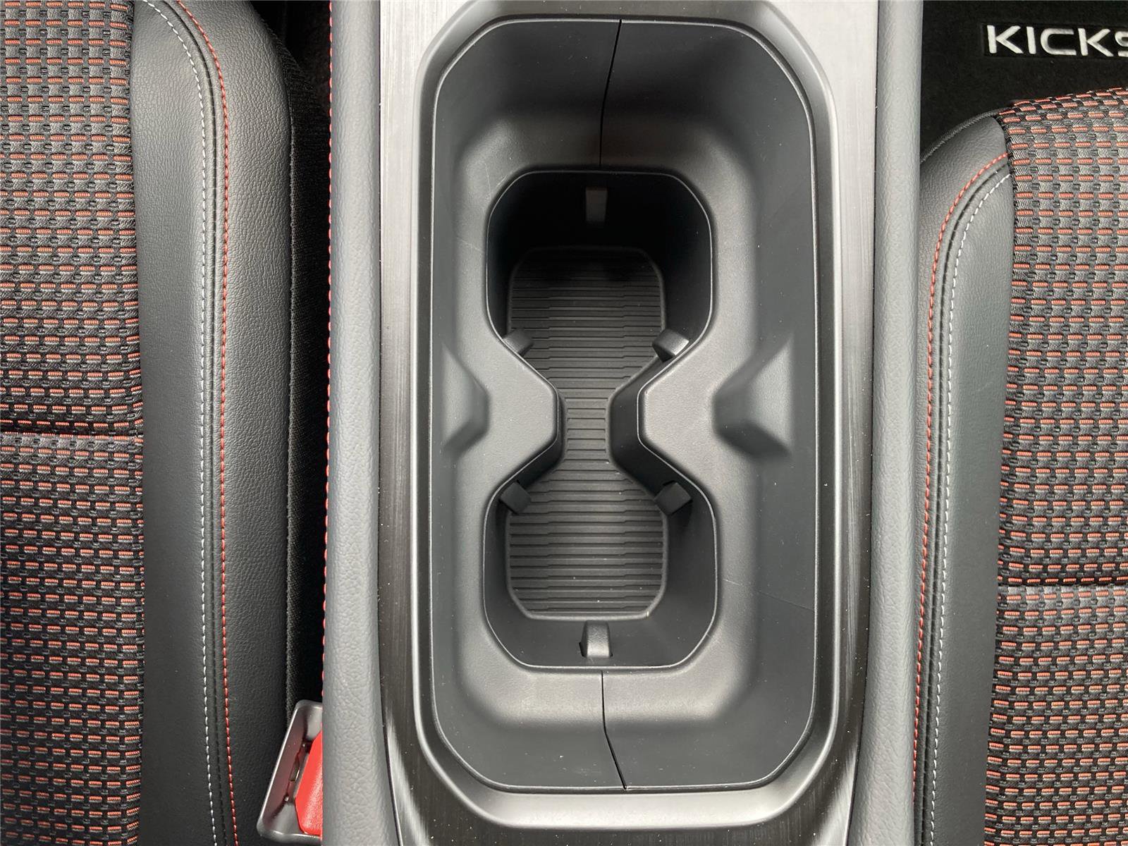 New 2025 Nissan Kicks SR image 18