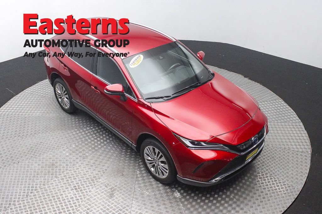 Used 2024 Toyota Venza LE AWD/4WD image 3