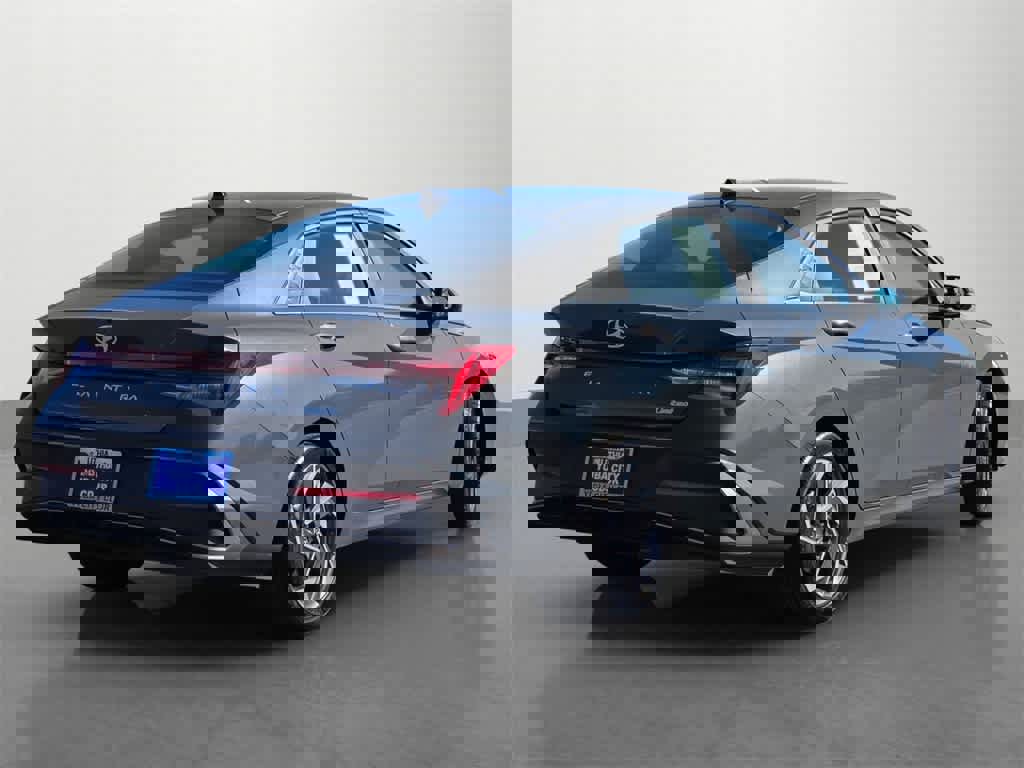 Used 2024 Hyundai Elantra Limited image 6