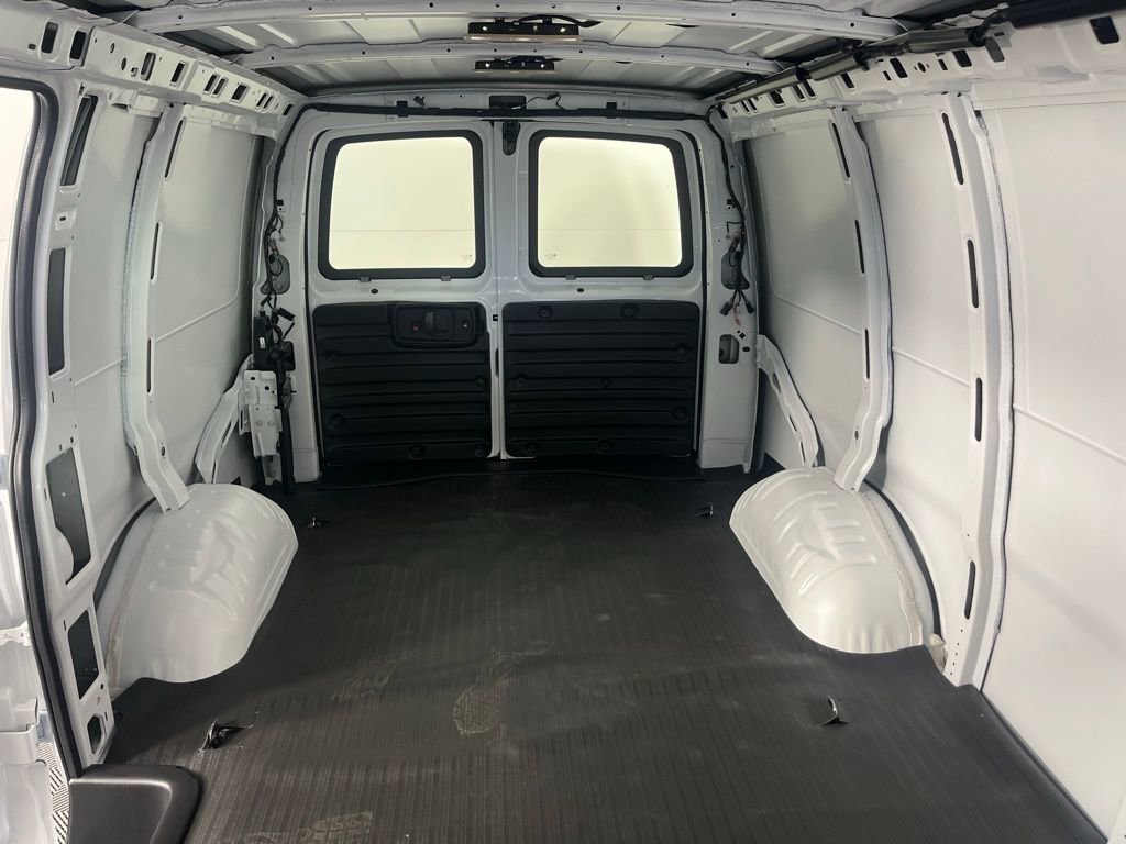 New 2026 Chevrolet Express 2500 w/ Enhanced Convenience Package RWD image 18