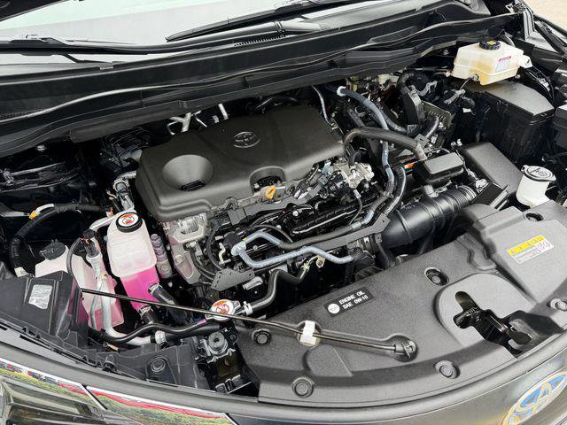 Certified 2025 Toyota Sienna XLE FWD image 27