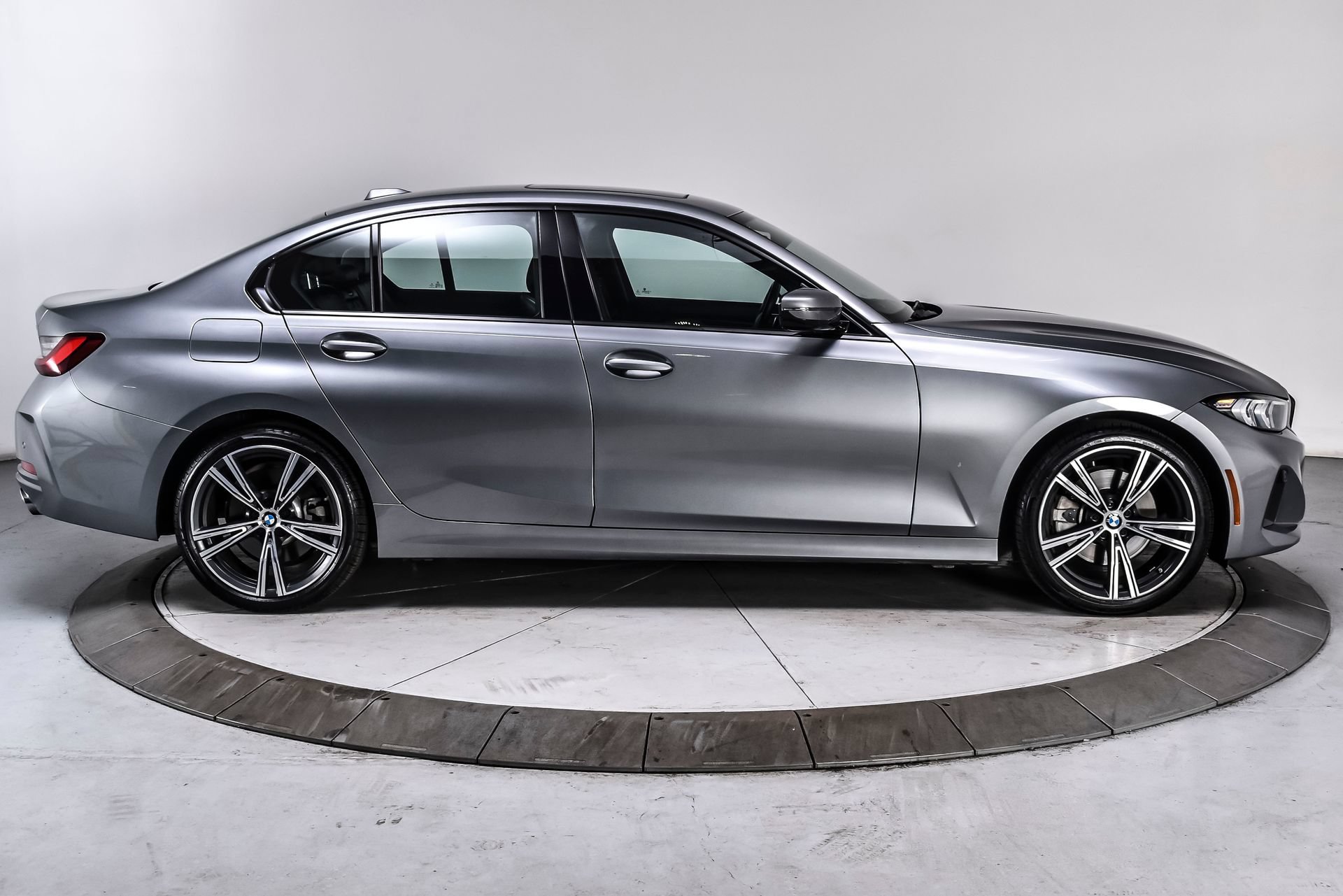 Used 2023 BMW 330i Sedan w/ Driving Assistance Package RWD image 7